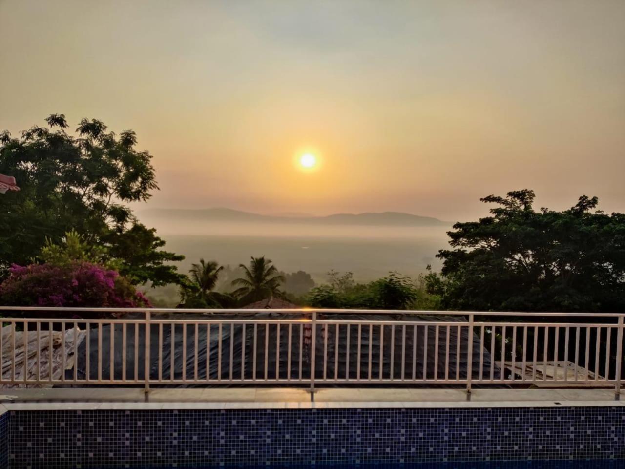 Whitehouse Homestay By Oxystays Hospitality アリバグ エクステリア 写真